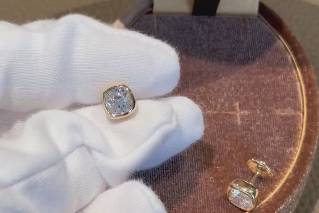 クッションカット ダイヤモンド スタッドピアス