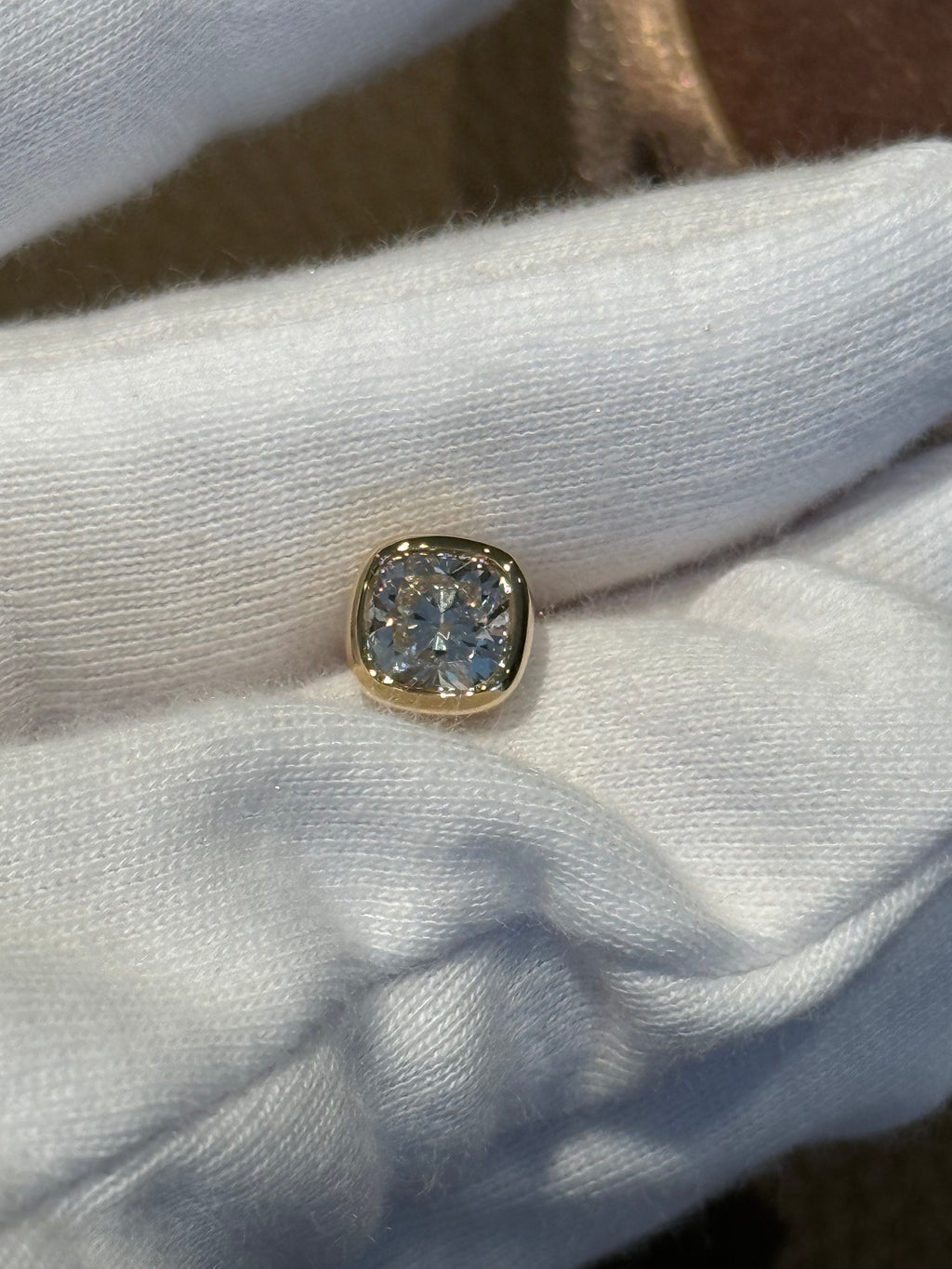 アッシャーカット ダイヤモンド ゴシックスタッドピアス